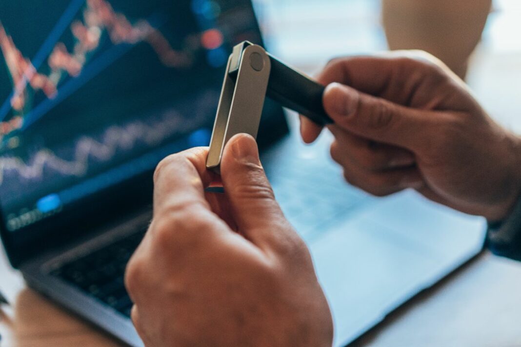 Le Hacker d'Euler Finance renvoie 51 000 Ether volés au protocole - canva